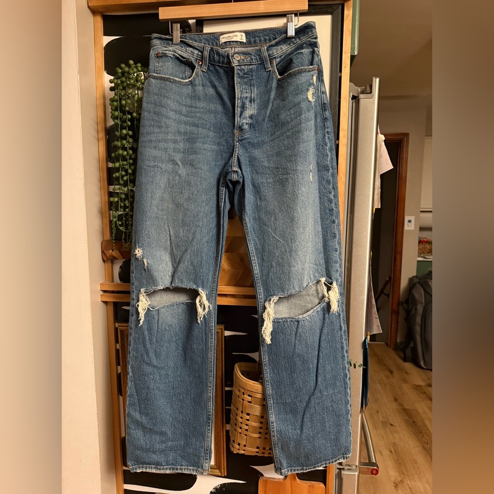 Abercrombie & Fitch Women’ 90s Baggy Low Rise Distressed Jeans - Long Length